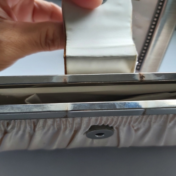 Beige clutch with shiny crystal clip on clasp, 9.5"×4.3" - Picture 6 of 8